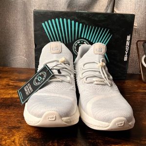 New skuze white unisex